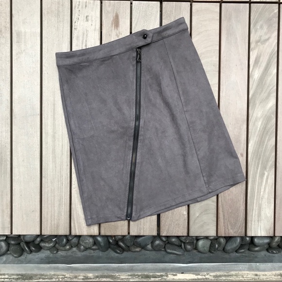 JAASE | Faux Suede Skirt with Black Slanted Zipper - Picture 2 of 6